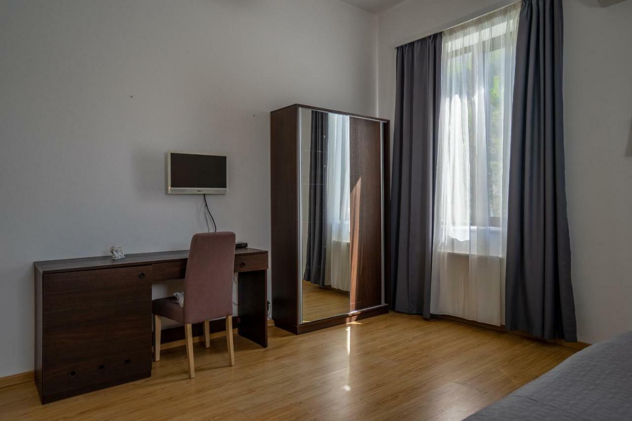 Vera View Hotel Tbilisi Buitenkant foto